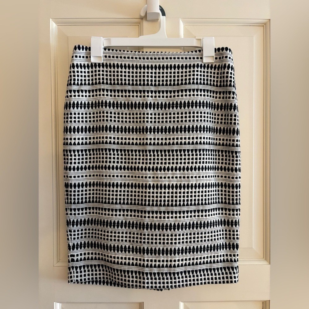 Ann Taylor LOFT Black White Geometric Jacquard Pencil Skirt 6 Lined Workwear